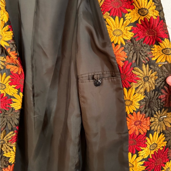 Floral Patterned Coat with Belt - Picture 9 of 12